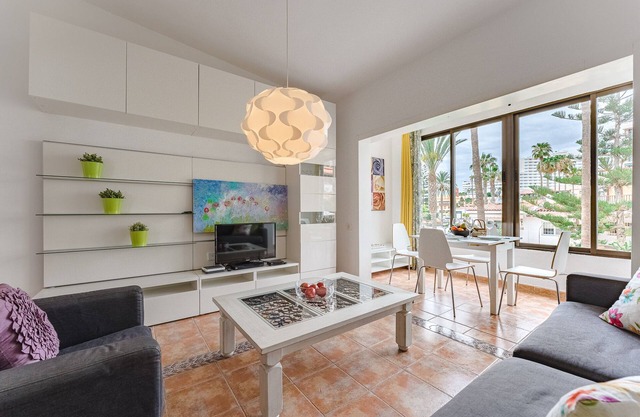 Apartment with sun terrace, next to the ocean