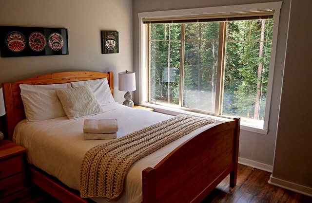 APEX Cozy Copper Creek Townhouse w/Hot Tub on Skating Loop
