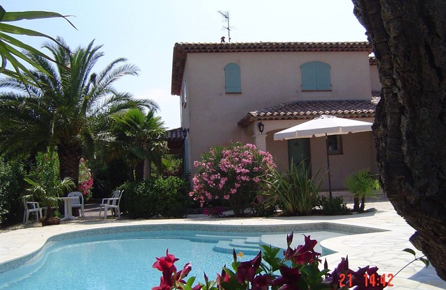 APPART. * CLIM (dans VILLA) 4 P+TERRASSE- 6 Pers - PISCINE PRIVEE- Jardin -