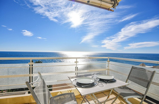Appart vue mer splendide et plage proche de Monaco