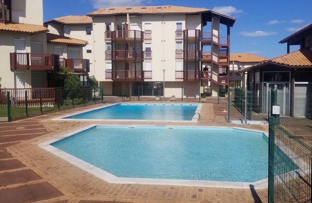 Appartement Refait au Pied du Lac, Proximité de L'océan et des Commerces