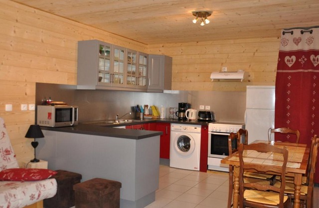 Appartement en chalet avec Multi Pass à 3€/jour, rez-de-chaussée, parking, proche Portes du Soleil - FR-1-692-56