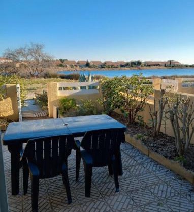Appartement avec jardin, vue sur étang , proximité mer Gruissan Ayguades