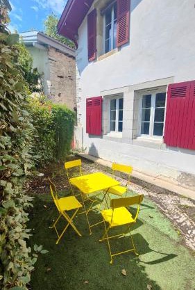 Appartement Bayonne dans maison basque avec jardin
