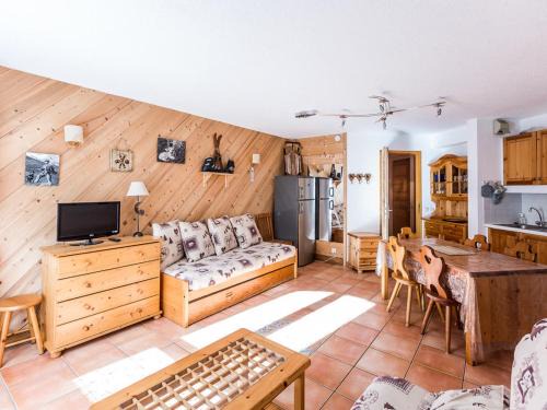 Appartement Charmant pour 5 Pers. à Montchavin, 2 Balcons, Proche Pistes, Parking Gratuit - FR-1-329-81