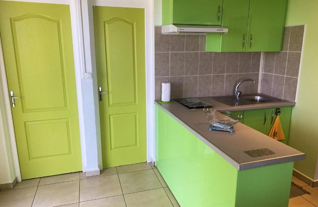 Appartement confortable avec vue sur mer à Bouillante, 50 m²