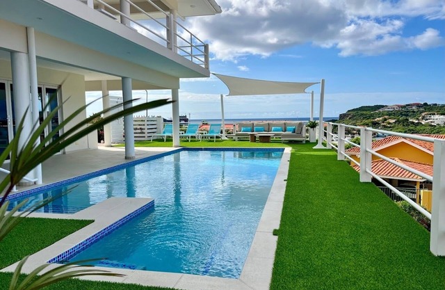 Appartement in Luxe Villa met Privé-zwembad