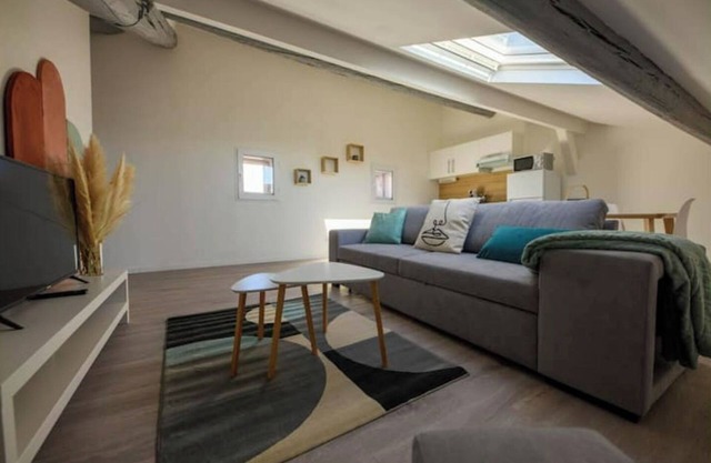 ⭐️Appartement near train station and shopping center Polygone⭐️