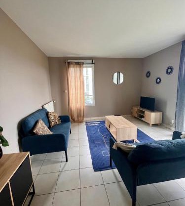Appartement rénové avec grande terrasse