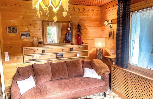 Appt COZY on the ground floor Chalet - 2min walk to the piste, 7 from town