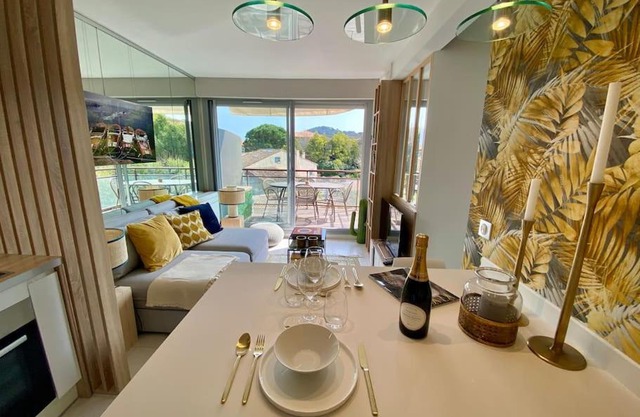 Appt Standing StTropez terrasse Piscine Parking