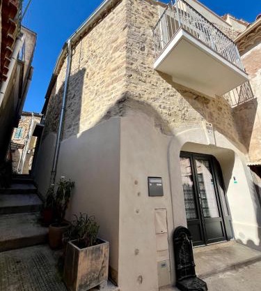 April' House Neffiès