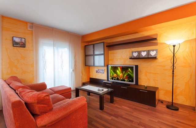 Apt. 6 pax in LLoret de Mar, 300 meters from the beach. Free Wifi, air conditioning in the living room. Excellent location!