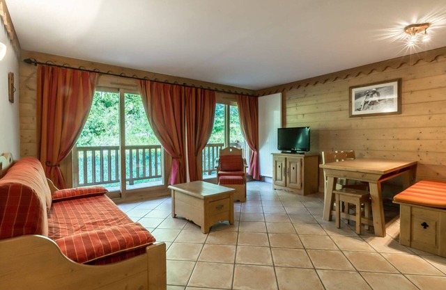 Apt for 6 with pool, spa, parking, pets allowed
