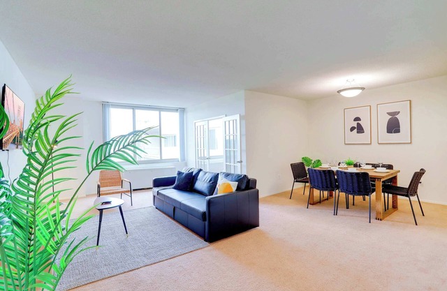 Apt Near Reagan Airport W Seasonal Pool