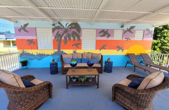Apt w/Pool deck & Games, 5 mins from the Beach OU