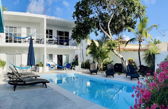 AQUA GUESTHOUSE 4 ~ STEPS FROM THE BEACH ~ A+ INTERNET