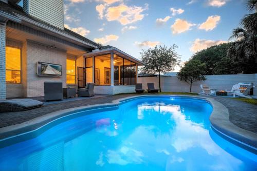 AquaTerra Heated Pool Beachside and Game Room