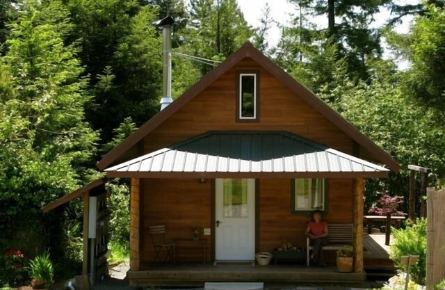 Arcata-Cozy, Newer Cabin in the Redwoods with Hot tub