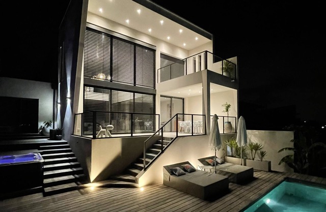 Architect-designed villa with golf view