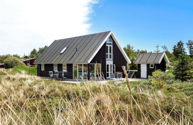 Architect's house with luxury furnishings in a unique natural setting and idyllic tranquillity
