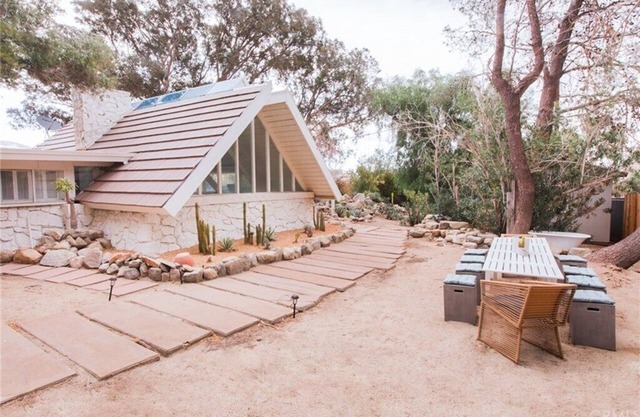 Architecturally stunning A-Frame desert home. Feat. Pool/Hot Tub/Artist Studio.