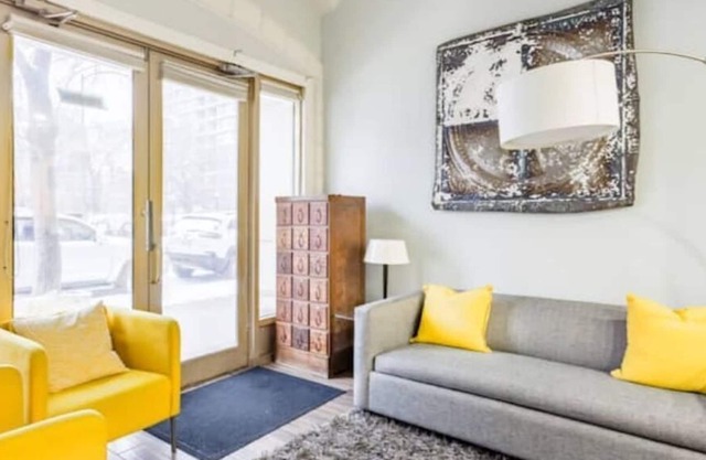 Archways at the Lincoln Park Zoo 2bed/2ba