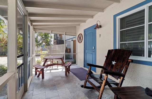 Are you looking for a quaint fishing village in the heart of Captiva Island? - Jensen's Cottage #07
