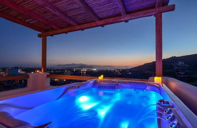 Ariadne - Naxos Pantheon Luxury Apartments with outdoor jacuzzi