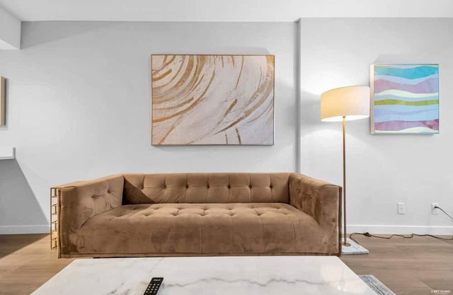 ARIES PALACE - LUXURY 2 BEDROOM SUITE w AC&Parking