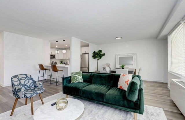 Arlington 2BR: Modern Comfort Meets City Life