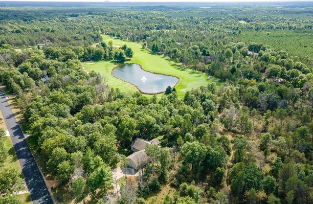 Arrowhead Getaway-Uniquely situated 100 ft from 17th tee of the Pines at Lake Arrowhead Golf Course