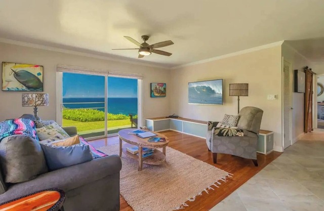 Art and Ocean | Serenity on Kauai's Shore