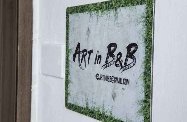 Art in B & B Pollock