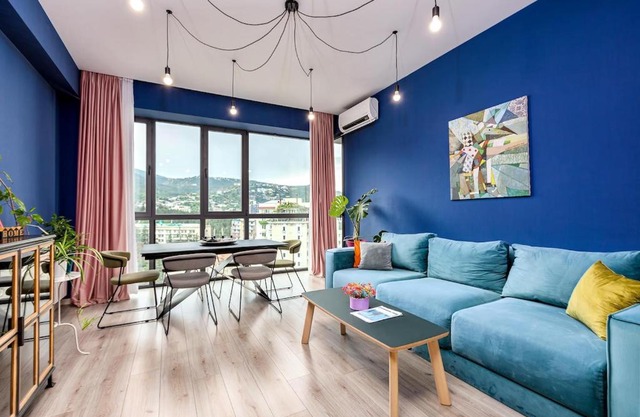 Art inspired Modern Flat near VAKE PARK with WIFI