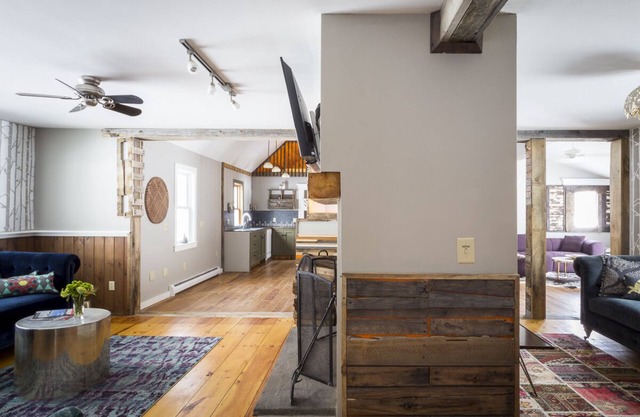 Artisan Ski House for Groups! Killington + Okemo in Minutes. Walk to Long Trail