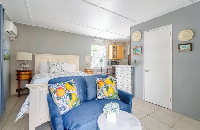 Artist Cottage with Jacuzzi close to City life