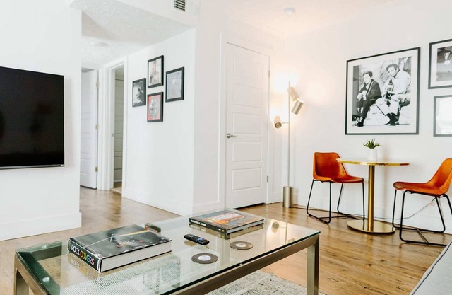 Artist's Suite: Luxe Music Row Stay, Walk to Gulch!