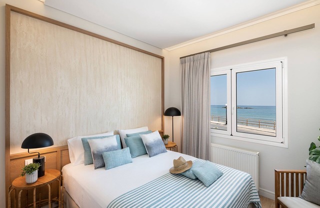 Artistic 2 Bedroom apt in front of the sea