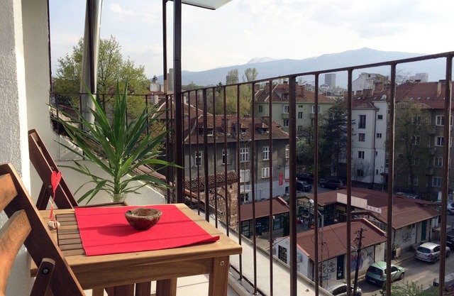 Artistic penthouse in walking distance to downtown.