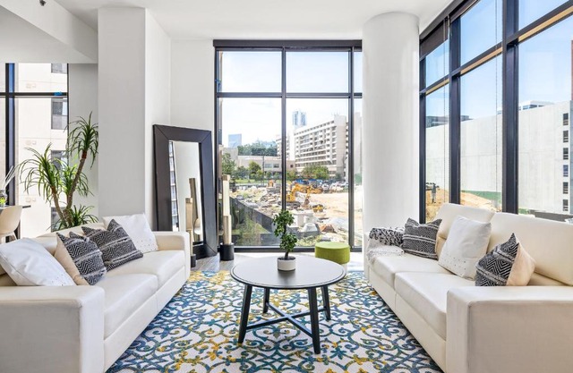 Artistically Gleaming Buckhead Retreat