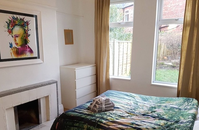 Artists garden flat in popular Chorlton location