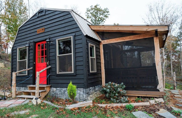 Artsy Chattanooga Tiny Cabin Next to State Forest