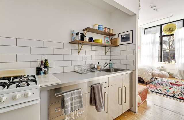 Arty, Dreamy Bushwick Loft - Best shopping, dining and nightlife!