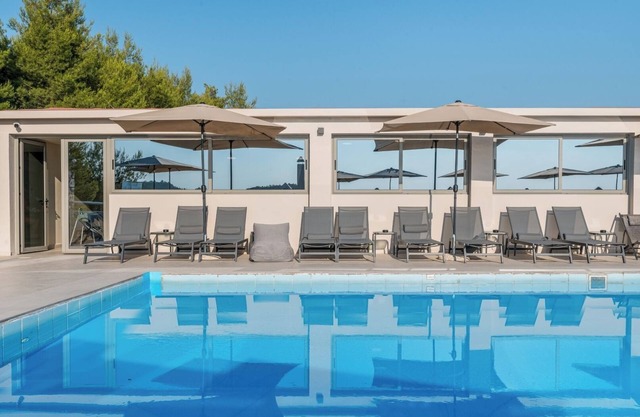 Arya Hotel