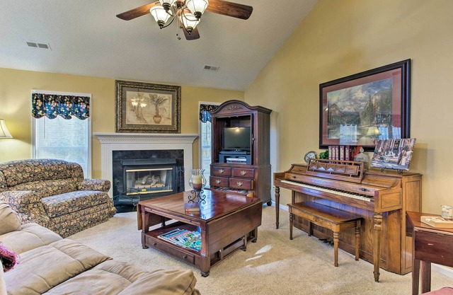 Asheville Area Home w/Patio-11 Mi to Biltmore