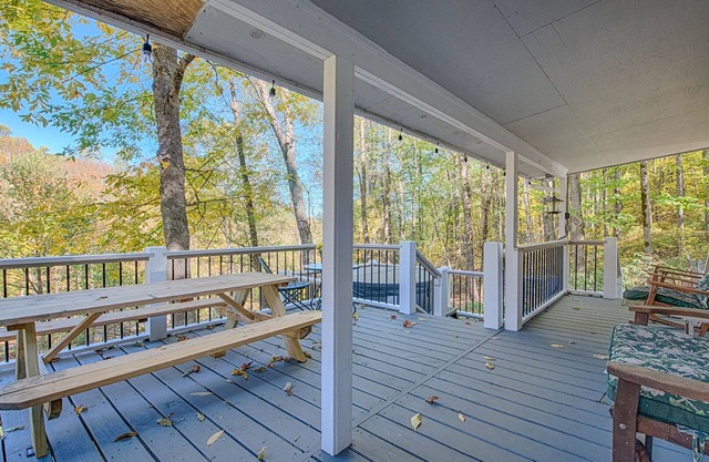 ASK ABOUT NOV DISCOUNTS! Enjoy the Peaceful Setting at "Rustic Charm" w/hot tub