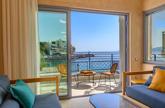 Asteria Seafront Luxury Apartment