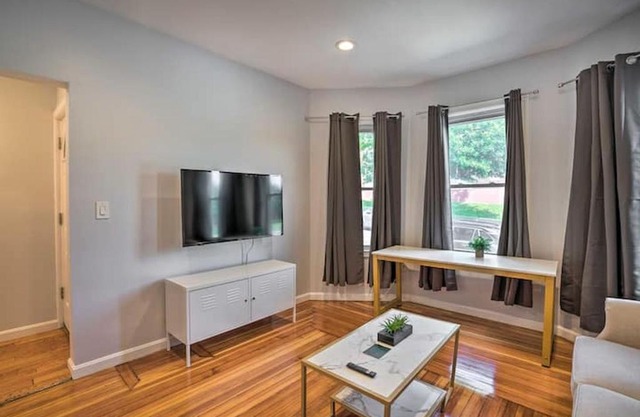 Astonishing 4BR Bright *Apt with modern amenities!