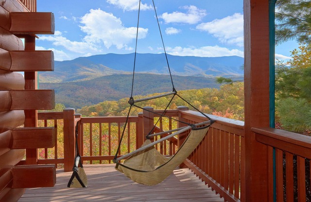 ASTONISHING VIEWS! Posh Dream Cabin! Perfect Location! HotTub! Media&Game Rooms!